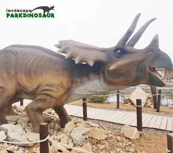 ديناصور متحرك عملاق